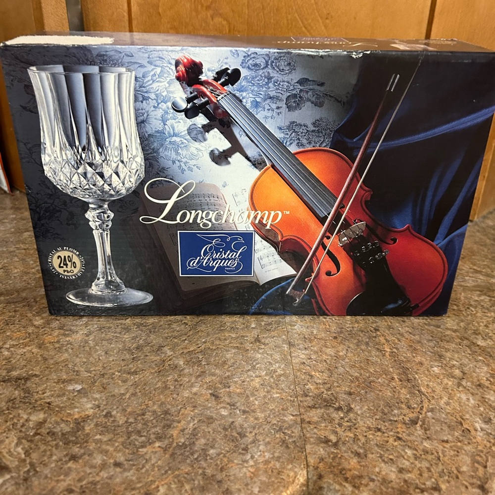 Longchamp Cristal d’Arques Wine Glasses with Violin Design. Set of 4